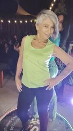 Jueves f